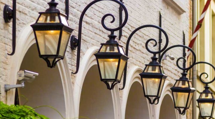 Looking For a Fresh Look? The Different Types of Modern Outdoor Lighting Fixtures