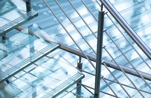 Plexiglass for a Unique Stair design [a minimalistic design guide]