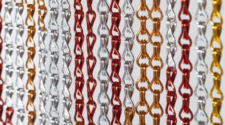 See How the Internal Chain Link Curtain Attracts your Attention