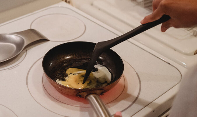 Your cookware’s bestfriend; all-in-one spatula for nonstick pans