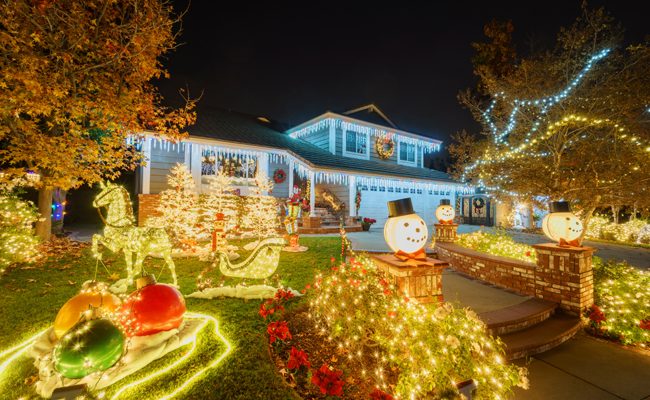 10 Holiday Décor Tips And Tricks To Boost Your Curb Appeal