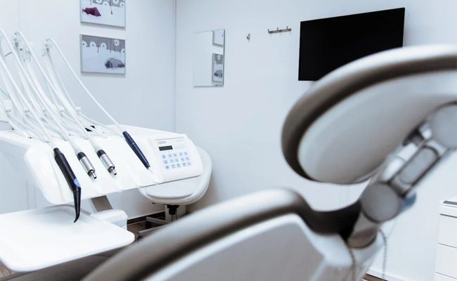 Taking Control of Your Oral Health: What to Look for in aKansas City Periodontist