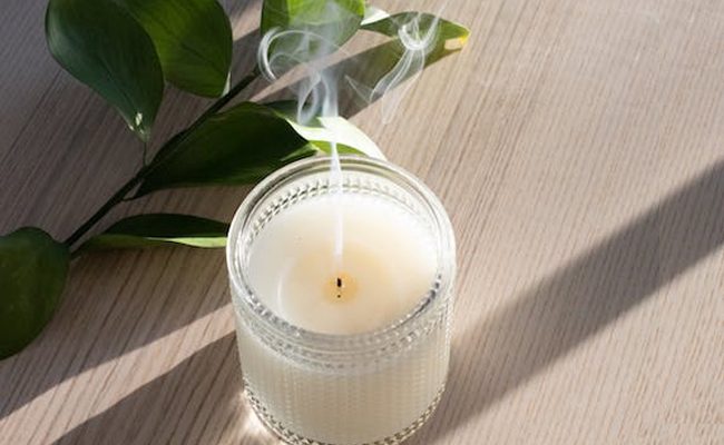 Setting the Mood: Creative Ways to Decorate With Candles and Candle Jars